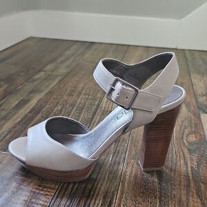 Moda Spana‎ Women's Elegant Beige Block Chunky Heel Sandals.